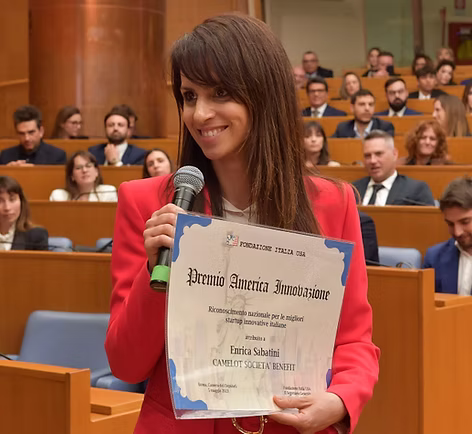 Enrica Sabatini ritira il Premio America Innovazione per Camelot Società Benefit